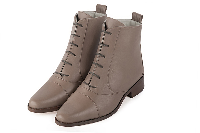 Bronze beige women's ankle boots with laces at the front. Round toe. Flat leather soles. Front view - Florence KOOIJMAN